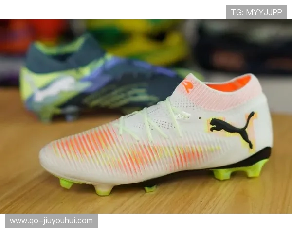 耐克雅丹风足球鞋全新升级 高性能与时尚完美结合的运动装备